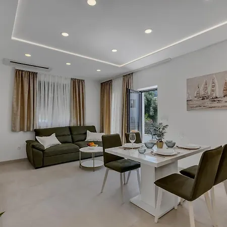 Laurus * Makarska