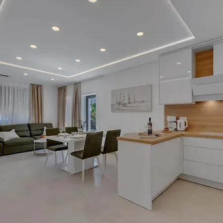 Apartament Laurus *
