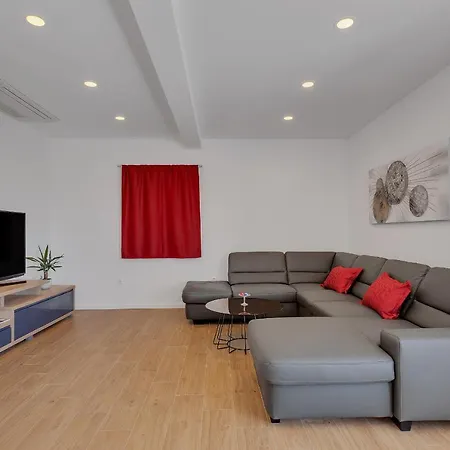 아파트 Laurus 마카르스카