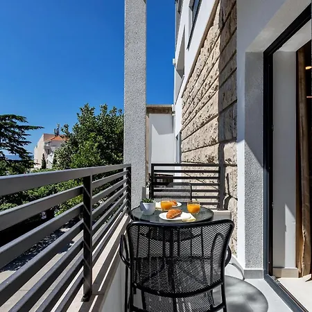 Laurus * Makarska