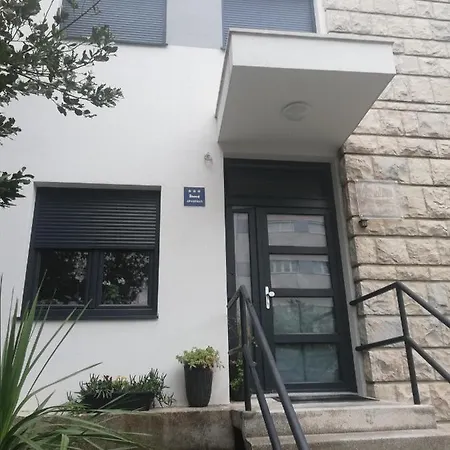 Laurus Apartman *