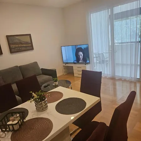 Laurus 아파트 마카르스카