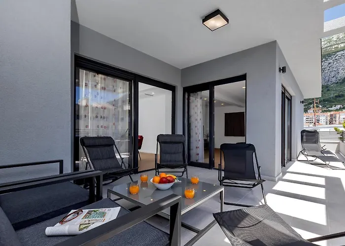 Laurus מאקרסקה