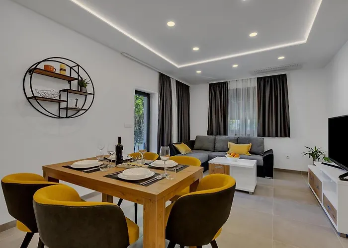 Laurus מאקרסקה