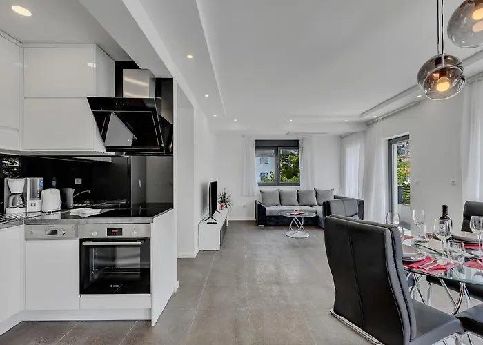 Laurus Appartement Makarska